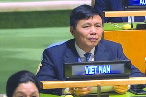 越南駐聯合國代表團團長鄭廷貴大使。