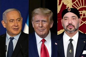 美國政府週四（12月10日）宣布，摩洛哥與以色列已同意建立全面外交關係。圖為以色列總理內坦亞胡（左）、美國總統特朗普及摩洛哥國王穆罕默德六世。 （法新社）