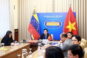 政府副總理、外交部長范平明與委內瑞拉玻利瓦爾共和國外交部長豪爾赫‧阿雷亞薩舉行視像會議。