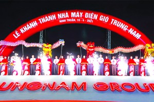 中南集團昨(16)日同各部委機關和寧順省領導為順北縣的風力發電廠舉辦落成儀式。