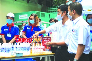 組委會備好各類防疫用品為考生服務。