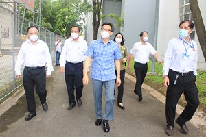 政府副總理、國家新冠肺炎疫情防控指委會主任武德膽昨(23)日上午率領政府工作團前往同奈省視察抗疫工作。