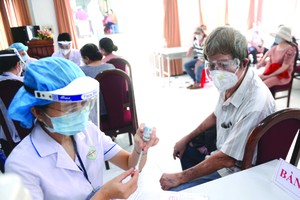 為 65 歲以上長者接種。