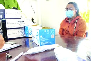 富安省綏和市公安昨(30)日告知，該單位已人贓並獲一人銷售來歷不明的新冠病毒快速測試劑盒。