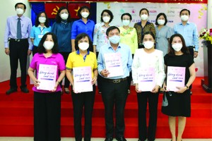 市婦聯會，市接生員協會，女企業家協會，富潤金銀寶石股份公司，《西貢解放報》昨(10)日配合舉辦“與孕婦同行”活動啟動儀式。