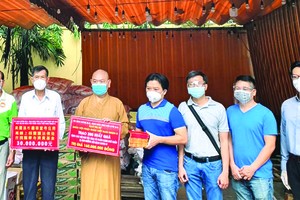 受旅居美國的華人越僑同胞所託，“西堤華人文化陳列室”計劃發起人麒麟於昨(17)日上午繼續同第八郡紅十字會輔助會、第八郡佛教會和龍華寺配合向當地受新冠肺炎疫情影響的貧困戶展開救濟。