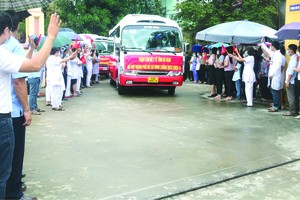 河南省昨(17)日上午，又一個醫護人員代表團啟程馳援本市防控新冠肺炎疫情。這是河南省派來馳援本市和其他省市防控疫情的第五個醫護代表團。