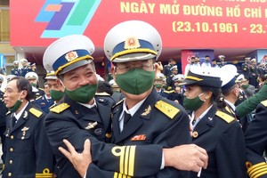 "無編號船隊“退伍軍人多年後重聚難掩激動。。