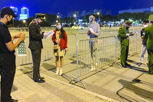 觀眾通過芯片公民身份證的檢疫應用程式得到核實