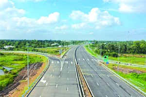 忠良-美順高速路加快施工進度。