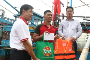 TPHCM: Đồng hành cùng ngư dân bám biển