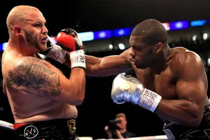 Daniel Dubois (phải) chưa thể có trận toàn thắng thứ 10