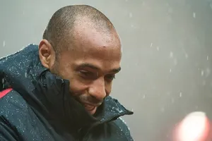 Henry đã có thể tươi cười