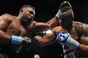 Whyte (phải) đấu với Chisora hồi năm 2016