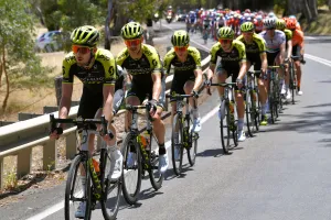 Michelton-Scott đã bảo vệ thành công Daryl Impey (áo trắng) giành ngôi vô địch