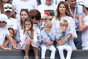 Gia đình nhỏ của Federer, Mikra đứng cao nhất bên phải