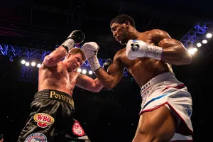 Anthony Joshua (phải) đã tìm được đối thủ tiếp theo