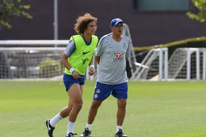 David Luiz và Maurizio Sarri trên sân tập