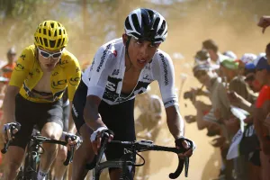 Egan Bernal trên đường đua