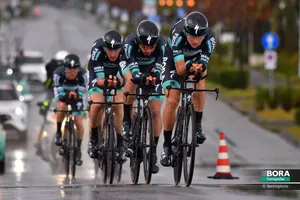 Đội đua Bora-Hansgrohe ở chặng đua đồng đội tính giờ