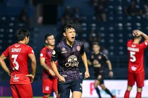 Supachai ăn mừng sau khi ghi bàn gỡ hòa cho Buriram