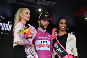 Gaviria thắng chặng 2, tạm giữ chiếc Áo tím