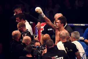 Là nhà vô địch tuyệt đối hạng cân bán nặng, nhưng Usyk chỉ là tân binh ở hạng nặng