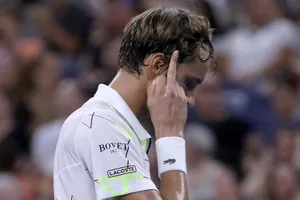 Medvedev giơ ngón tay thối phản ứng khán giả Mỹ