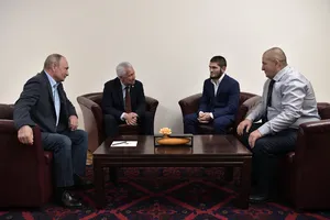 Tổng thống Putin triệu kiến cha con Khabib