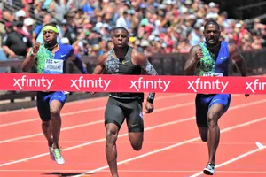 Coleman (giữa) đánh bại Gatlin ở Stanford Diamond League