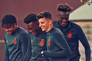 Abraham (ngoài cùng bên phải) và sắp nhỏ của Lampard