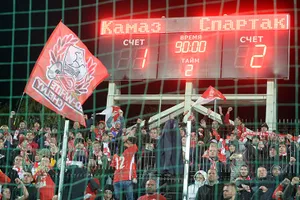 CĐV Spartak trên khán đài SVĐ KAMAZ