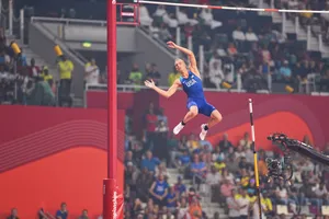 Kendricks bay qua mức xà 5 mét 97