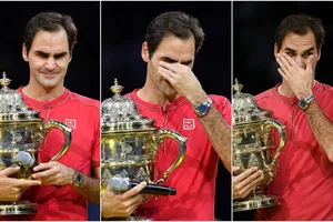 Federer xúc động trên bục nhận cúp