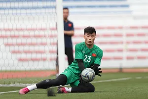 Thủ môn Bùi Tiến Dũng trong buổi tập sáng 29-11 (Ảnh Dũng Phương)