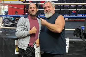 Yendris Rodríguez Valdéz (trái) đã bị bắn chết