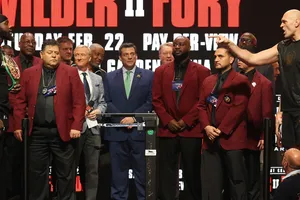Fury chỉ tay dằn mặt Wilder ở đêm trước đại chiến
