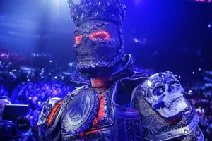 Wilder và bộ giáp trụ nặng hơn 18 kg