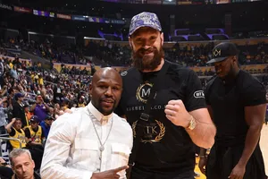 Mayweather khá thân thiết với Fury, anh sẽ chấp nhận huấn luyện Wilder?