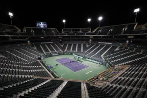 Khán đài vắng tanh khi ATP hoãn thi đấu 6 tuần