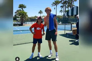 Hình ảnh Zverev vi phạm lệnh cách ly ở Florida, sau đó hình ảnh đã bị xóa