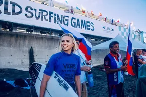 Mỹ nhân lướt sóng Timanina