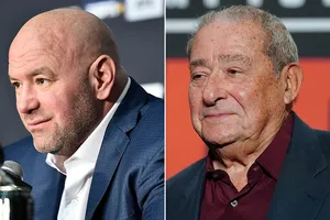 Ông bầu Bob Arum (phải) lớn tiếng chỉ trích ông bầu Dana Whtie
