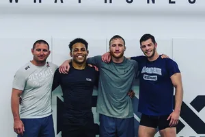 Gaethje (thứ 3 từ trái sang) sau một buổi tập