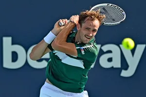 Miami Open: Bỏ lỡ 3 match-point, bị chuột rút cuối ván 3, Medvedev vẫn thắng chung cuộc
