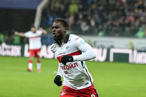 Moses trong màu áo Spartak