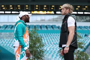 Logan to cao hơn Mayweather, nhưng sát khí và đẳng cấp lại thấp hơn