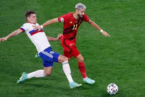 Tuyển Nga (áo trắng) chỉ là đội bóng tầm thường khi đấu với người Bỉ