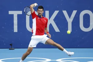 Djokovic giành vé vào vòng 3
