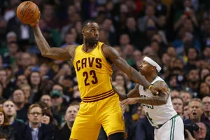 Ở thời đỉnh cao, Isaiah đối đầu ngang ngửa với James bất chấp hạn chế hình thể